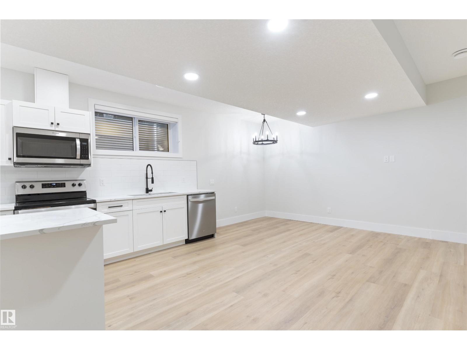 10419 136 ST NW - 54