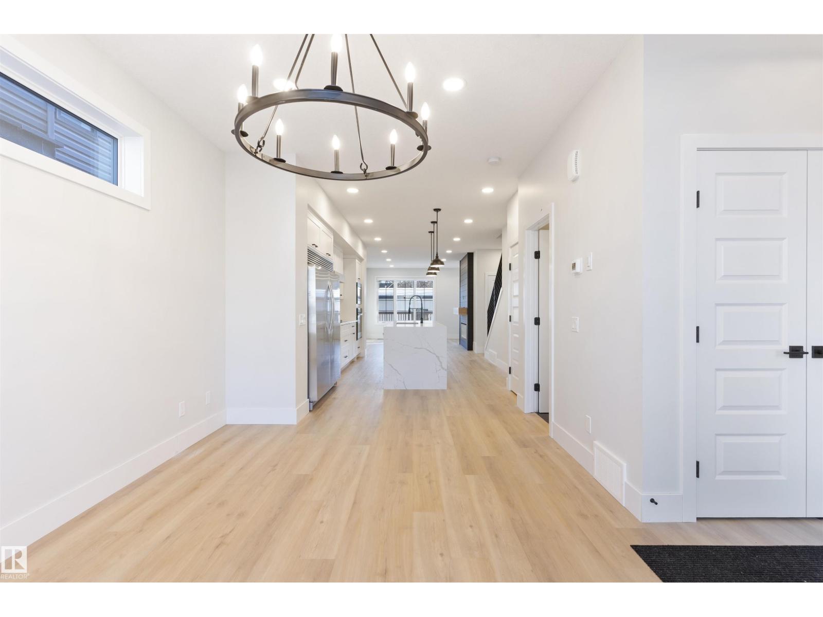 10419 136 ST NW - 8