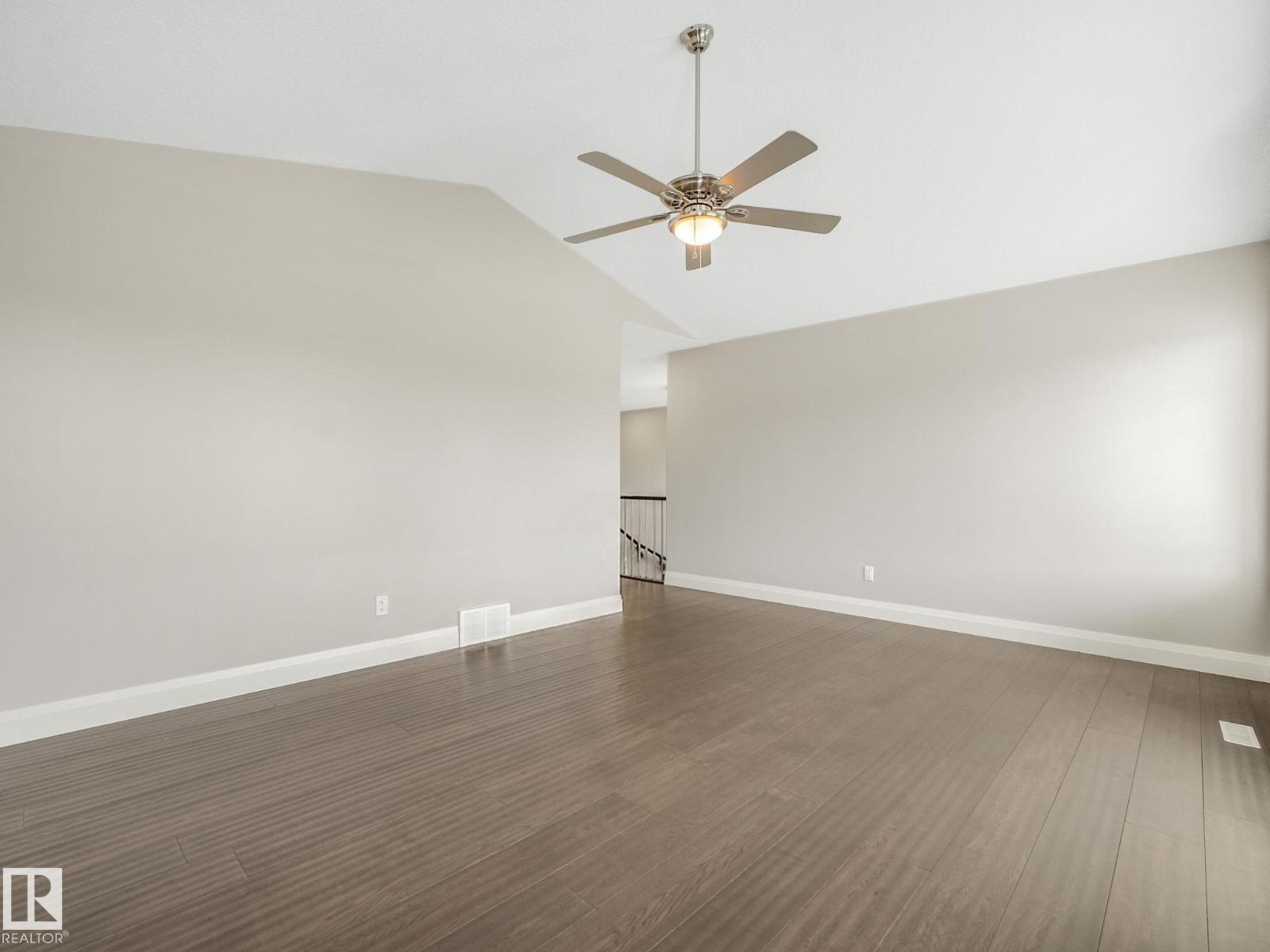 16268 137 ST NW - 32