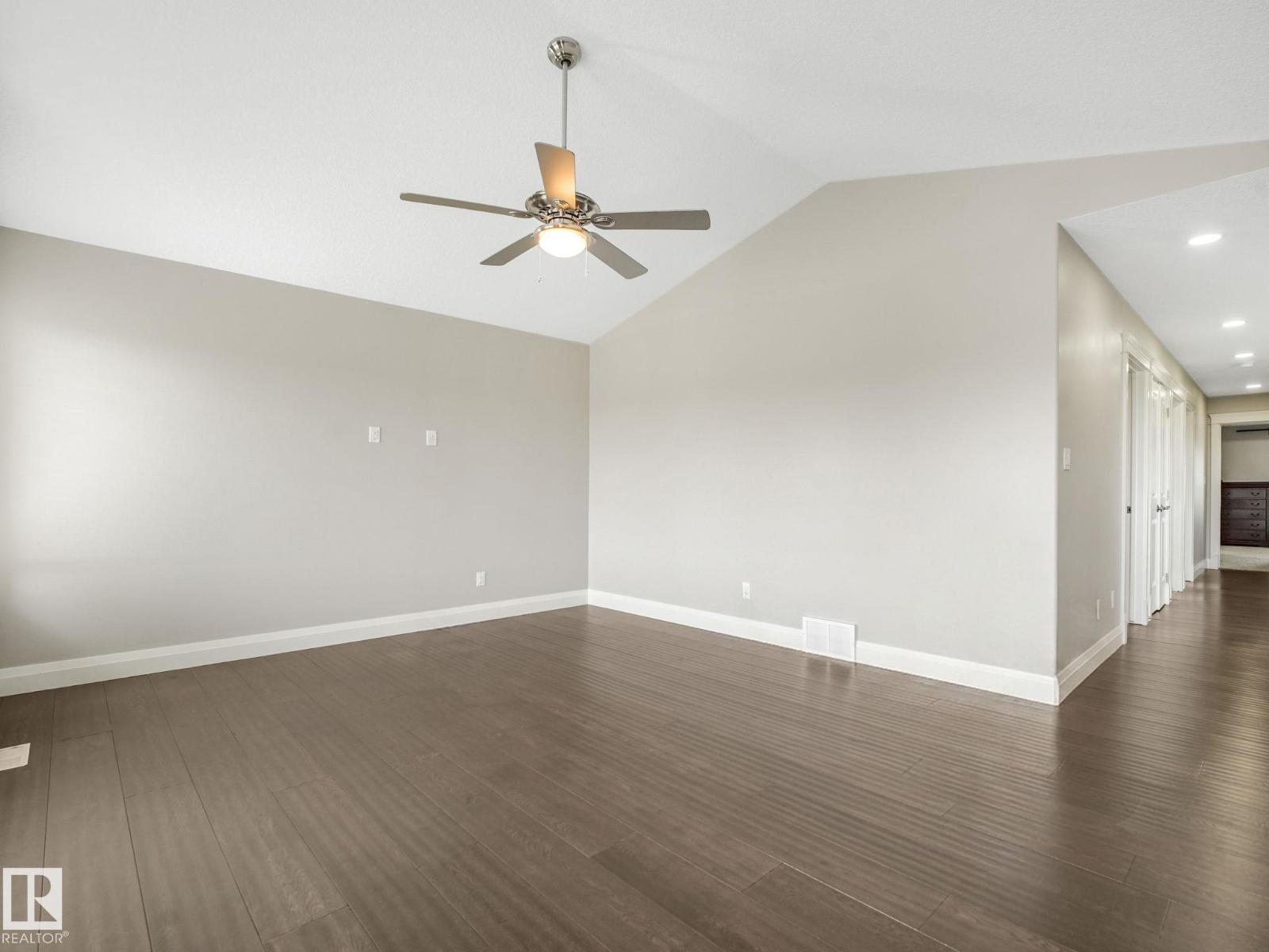 16268 137 ST NW - 33