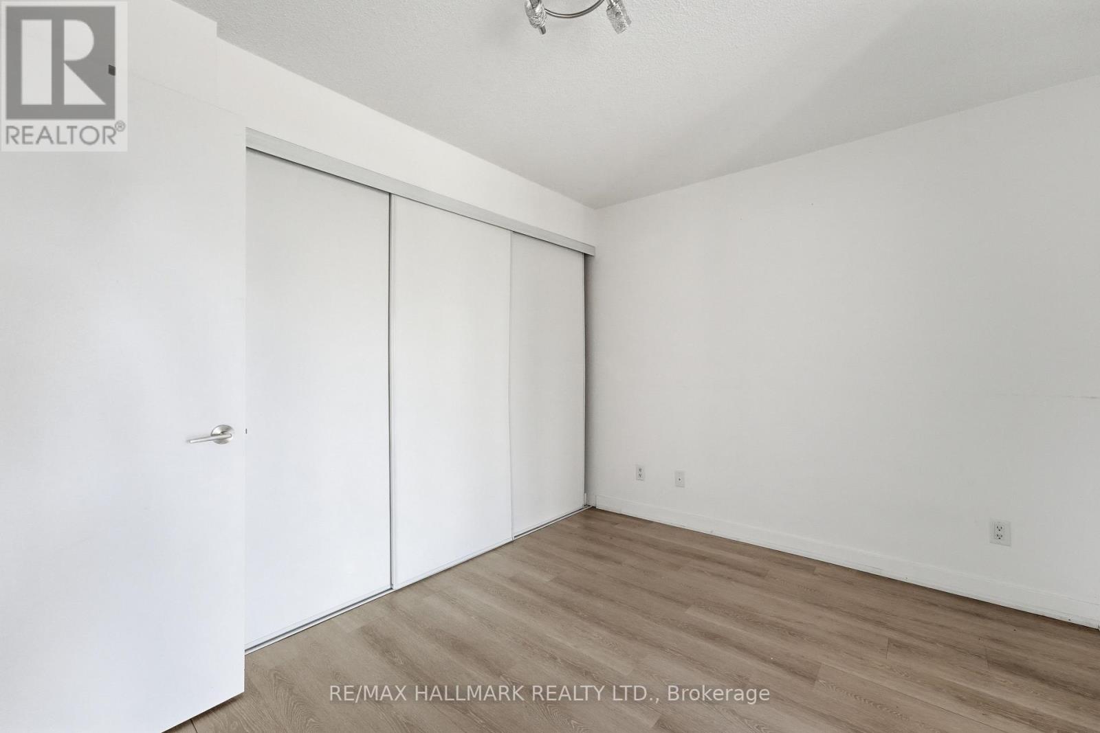 #417 120 DALLIMORE CIRCLE - 10