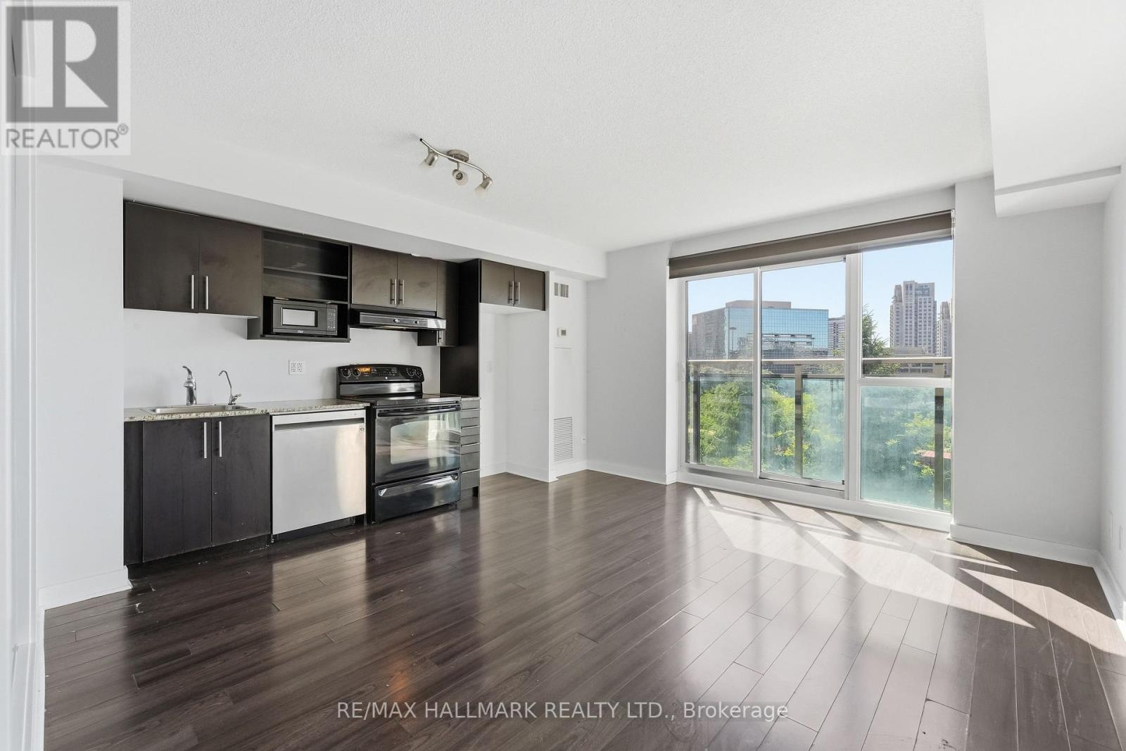 #417 120 DALLIMORE CIRCLE - 2