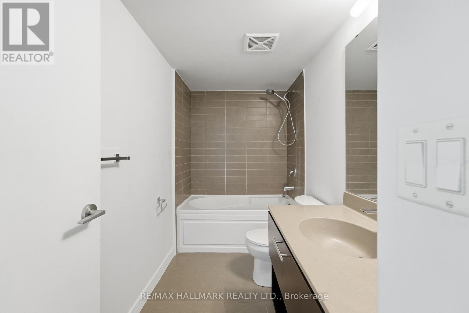 #417 120 DALLIMORE CIRCLE - 15