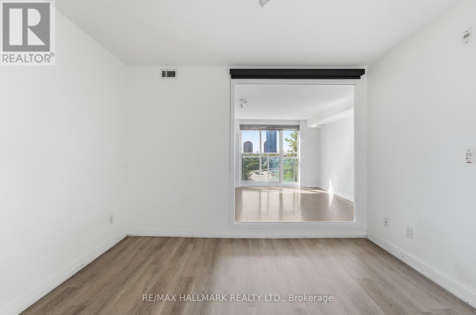 #417 120 DALLIMORE CIRCLE - 11