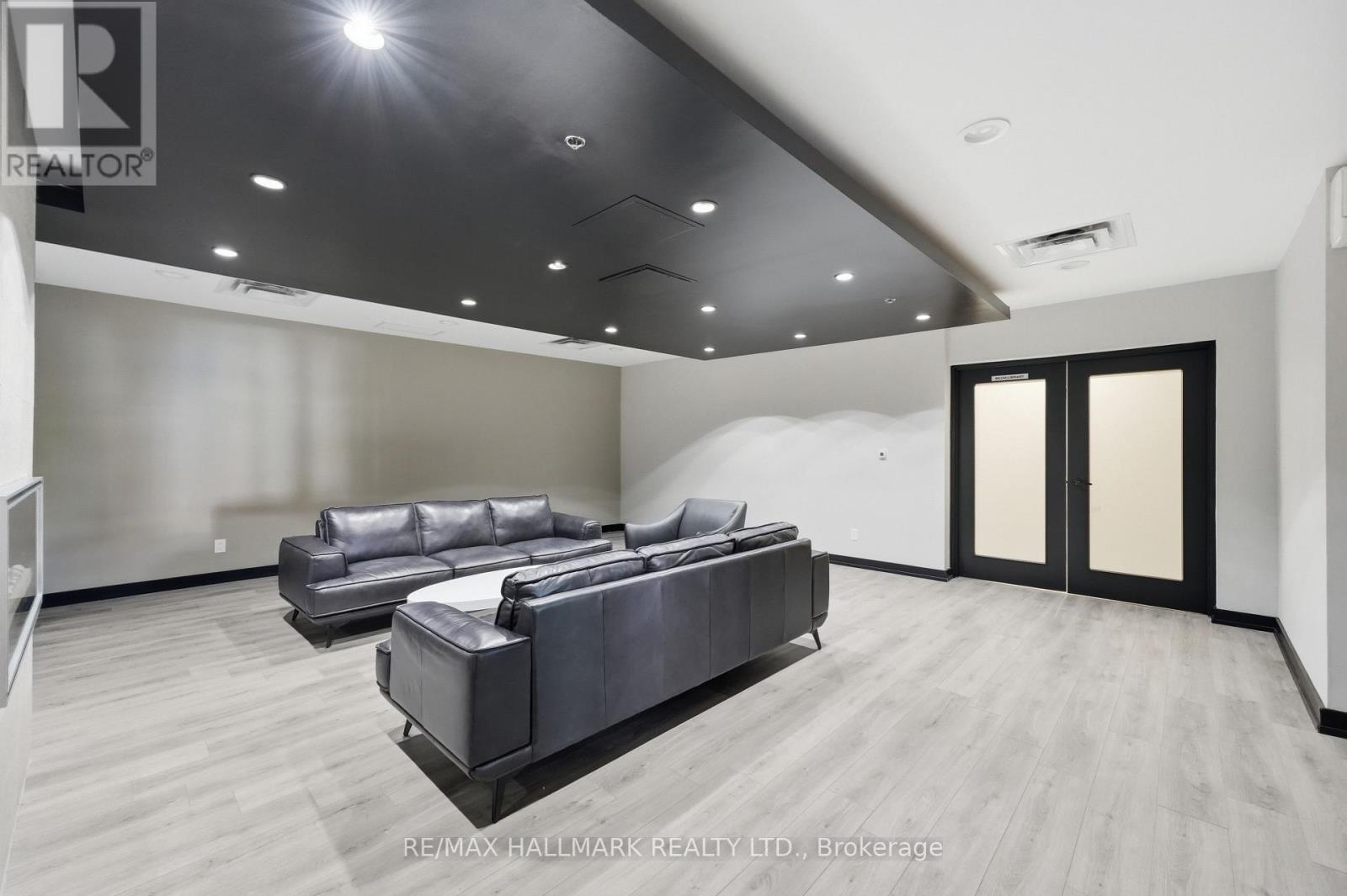 #417 120 DALLIMORE CIRCLE - 20