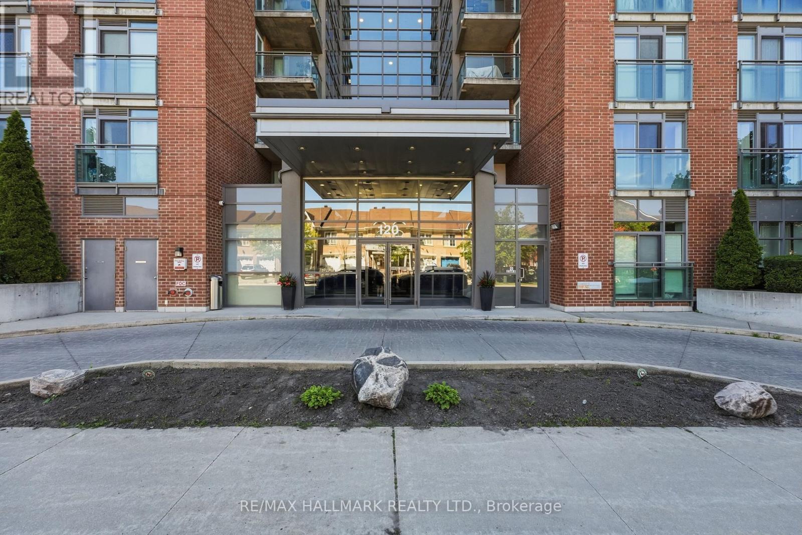 #417 120 DALLIMORE CIRCLE - 36