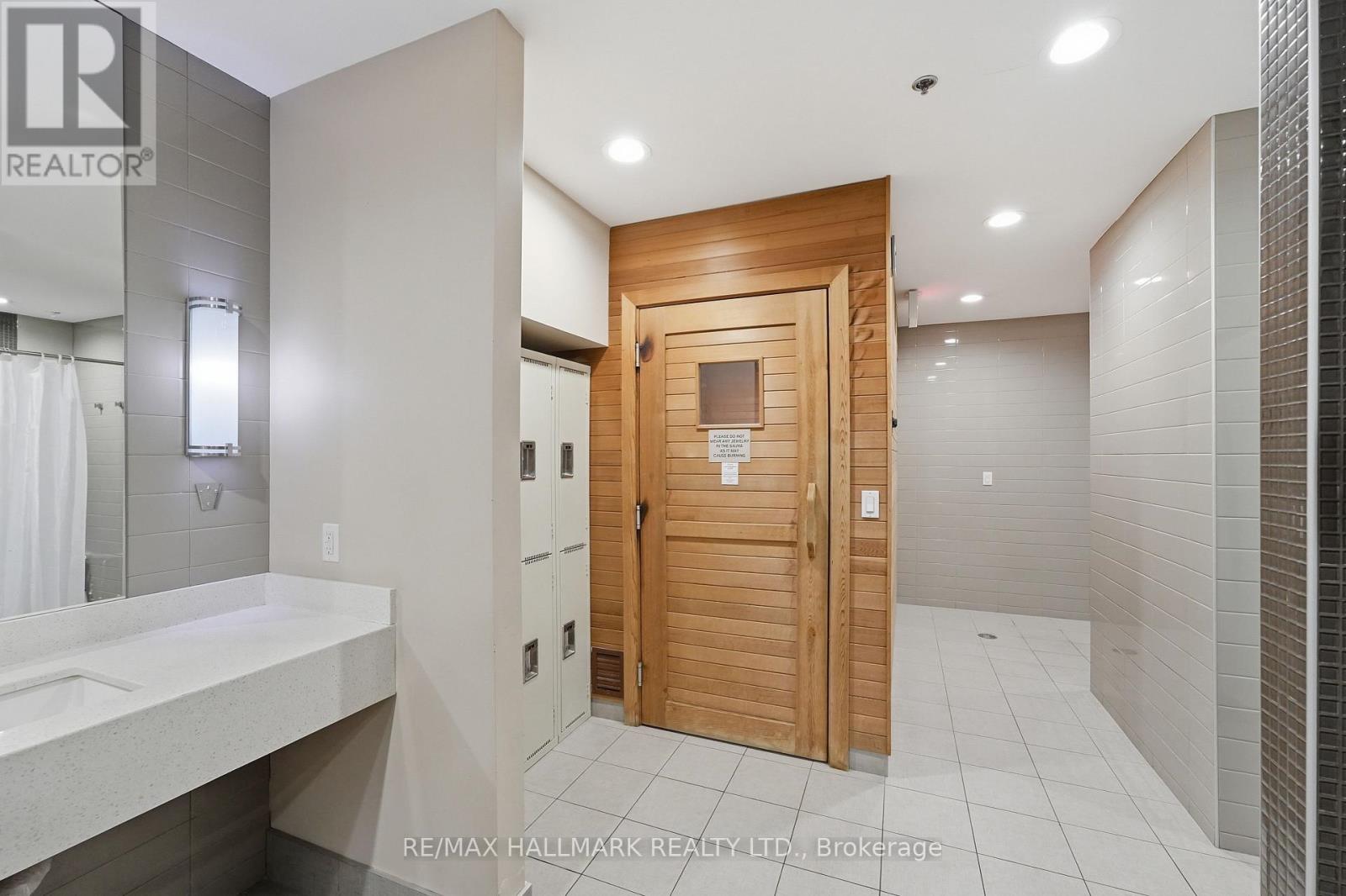 #417 120 DALLIMORE CIRCLE - 35