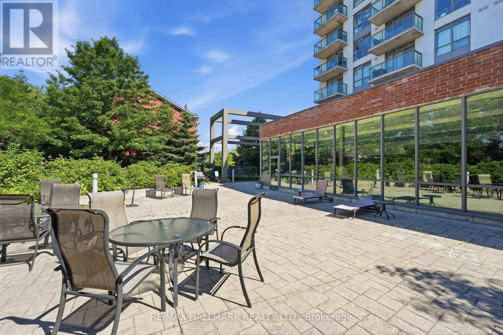 #417 120 DALLIMORE CIRCLE - 33