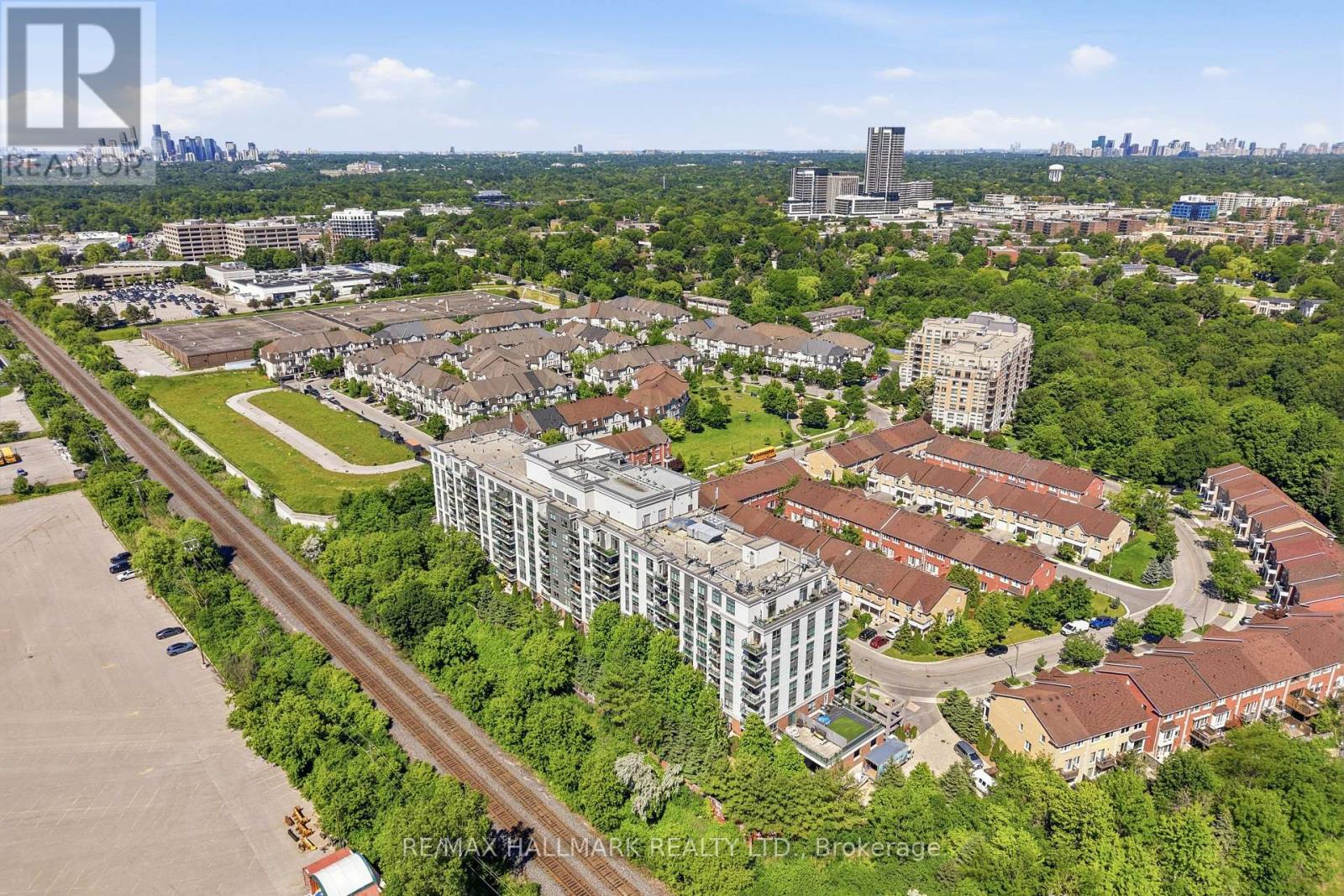 #417 120 DALLIMORE CIRCLE - 40