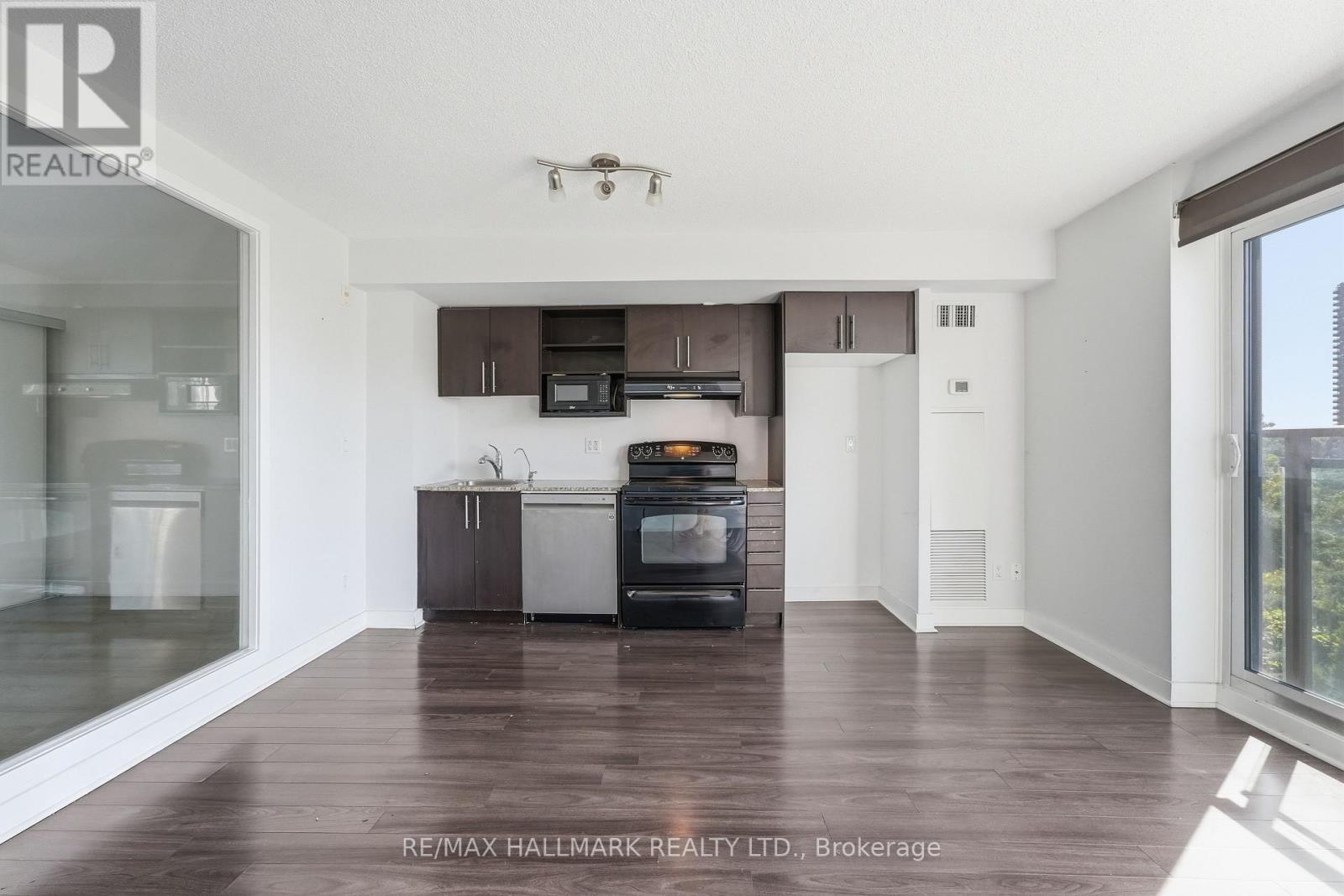 #417 120 DALLIMORE CIRCLE - 6