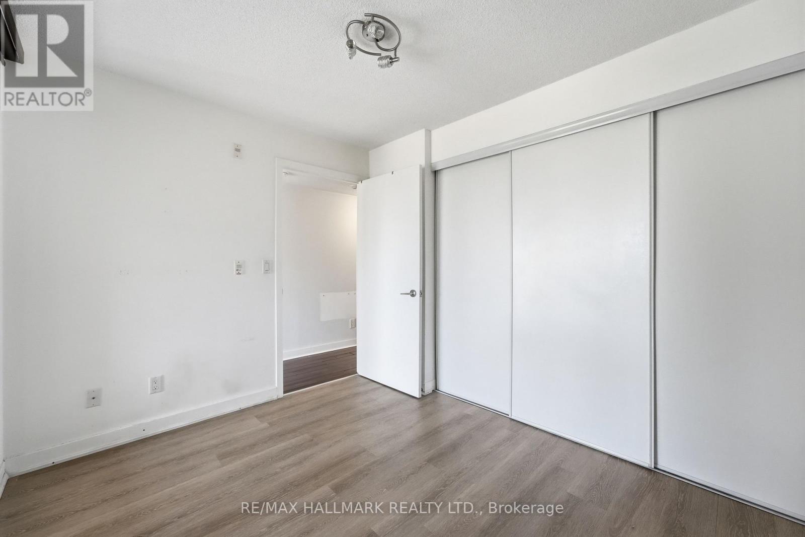 #417 120 DALLIMORE CIRCLE - 9