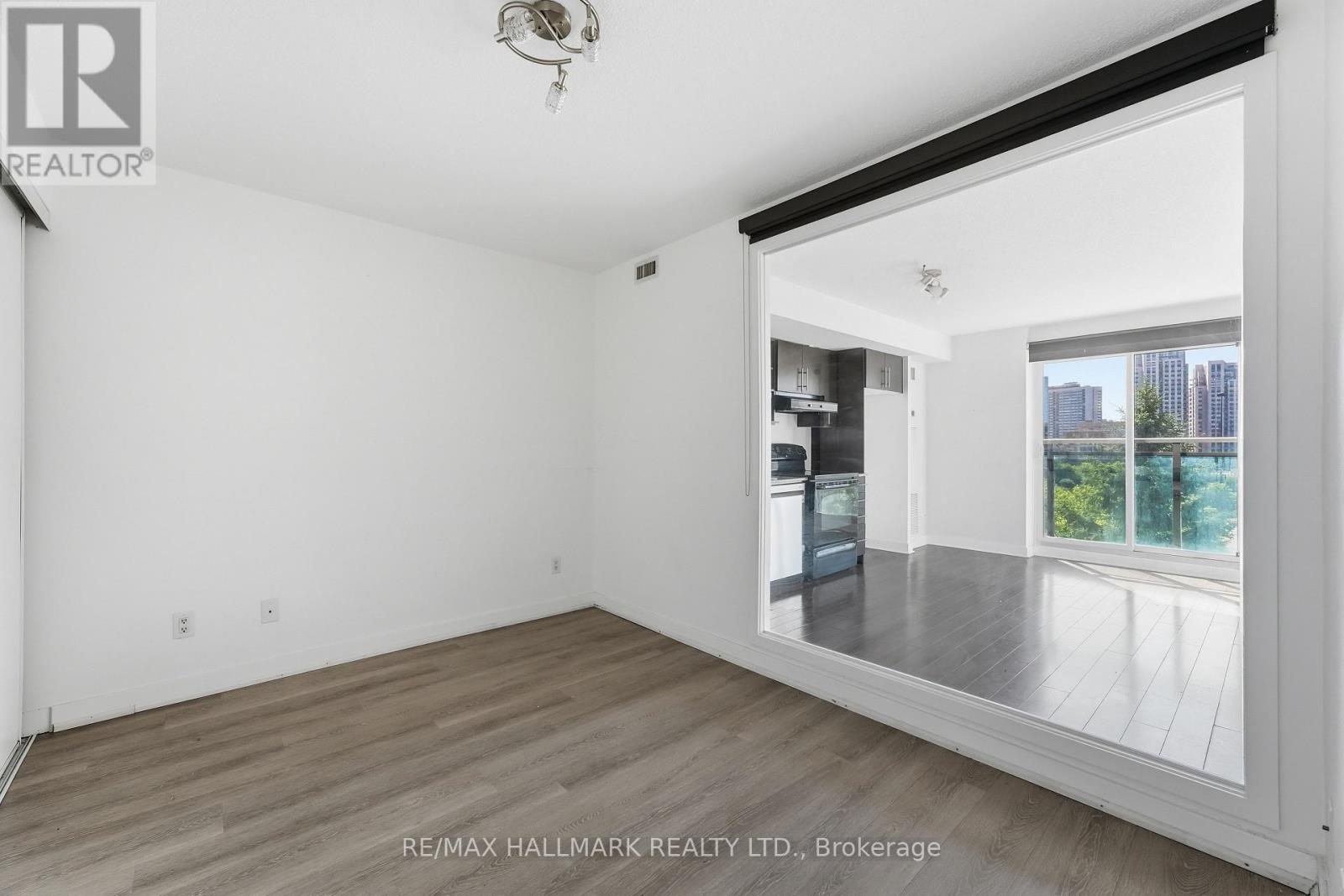 #417 120 DALLIMORE CIRCLE - 8
