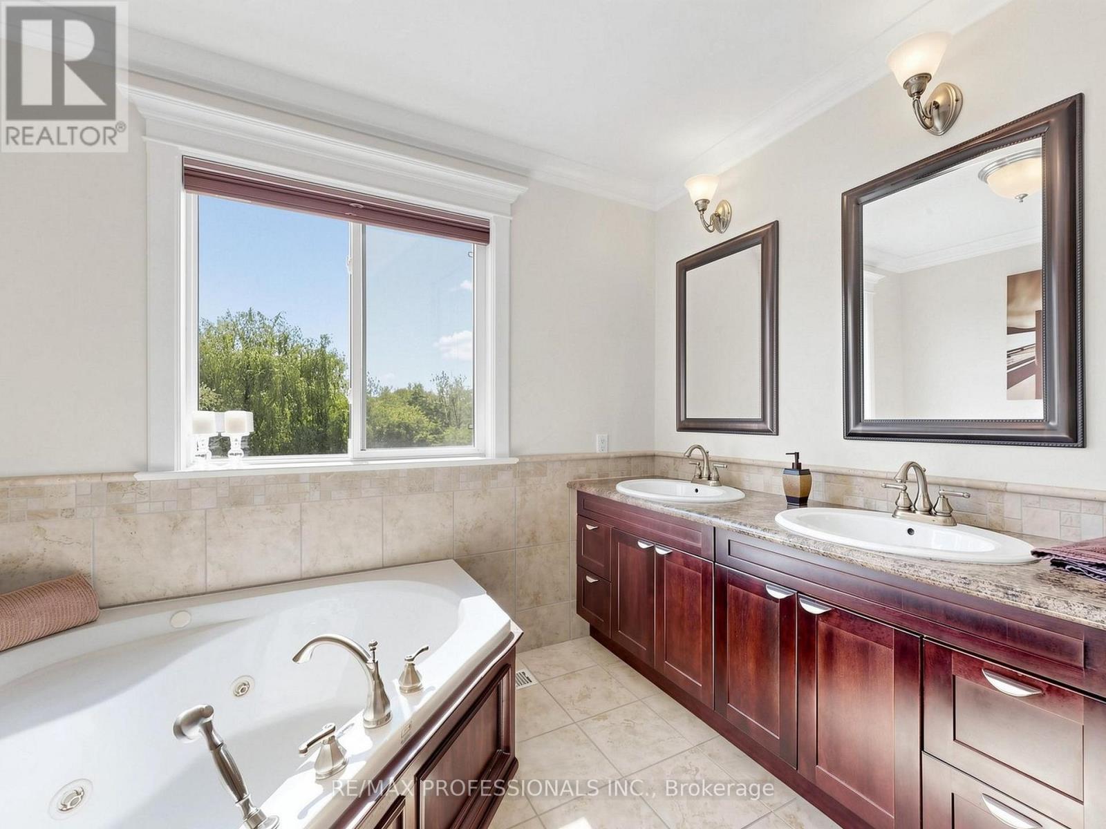 25 WALTHAM DRIVE - 17