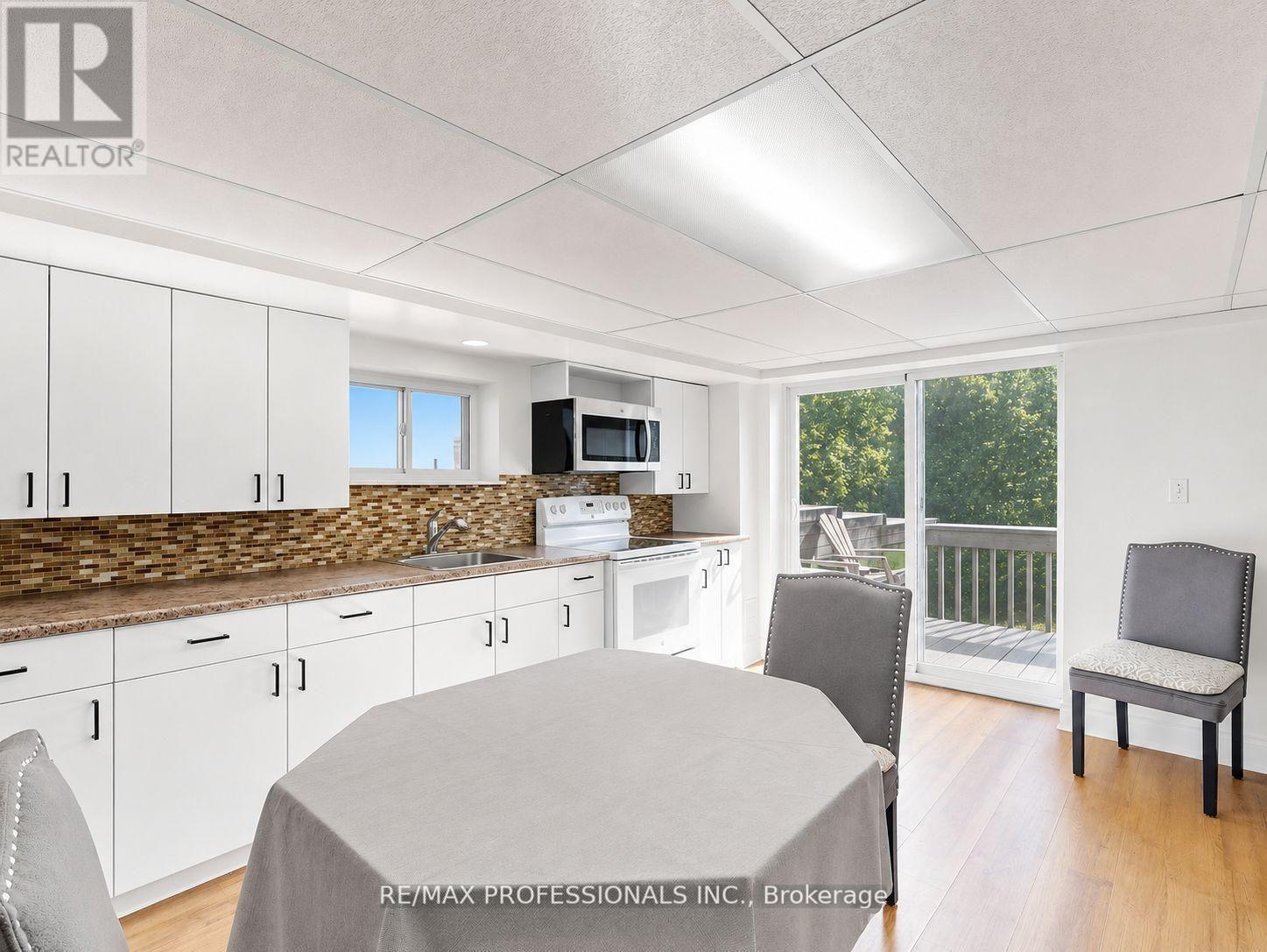 25 WALTHAM DRIVE - 30