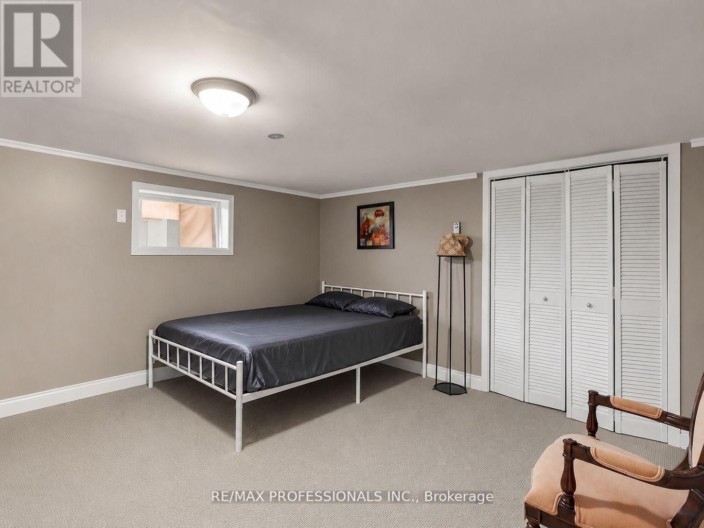 25 WALTHAM DRIVE - 32