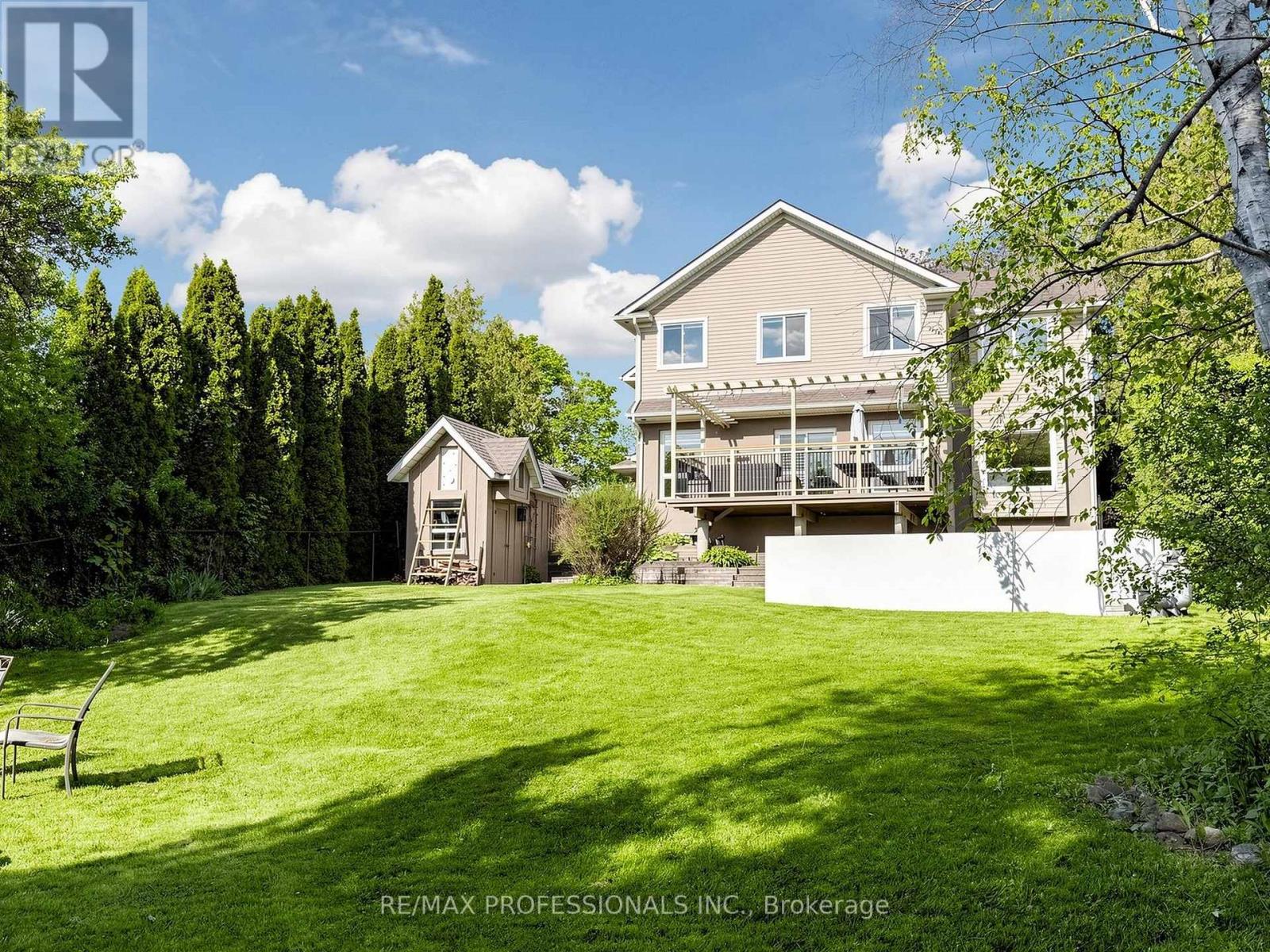 25 WALTHAM DRIVE - 35
