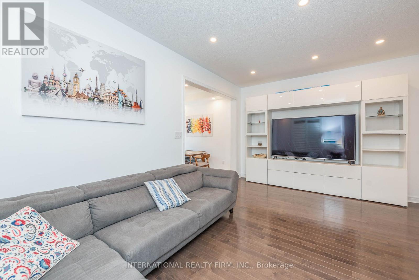 99 HUGUENOT ROAD - 10