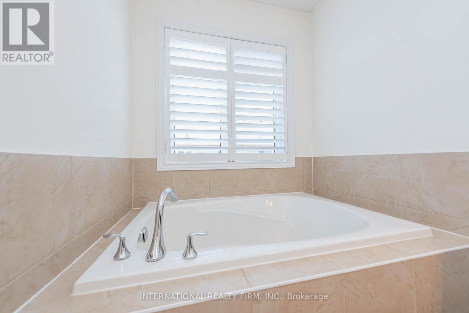 99 HUGUENOT ROAD - 23