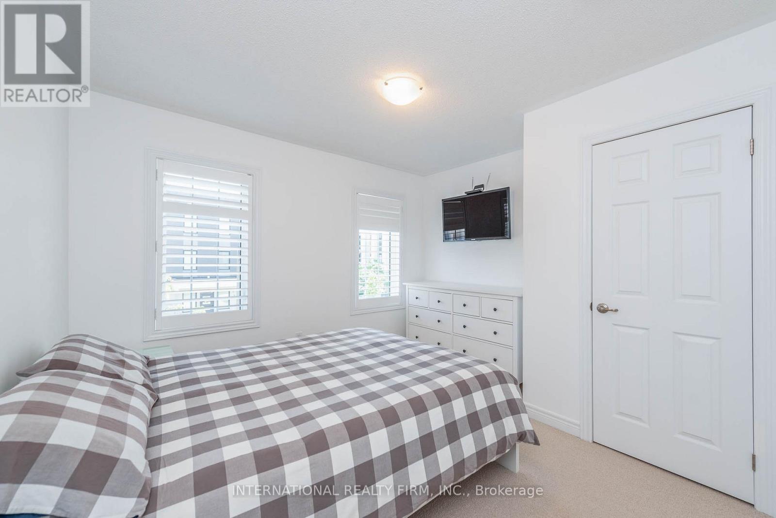 99 HUGUENOT ROAD - 27