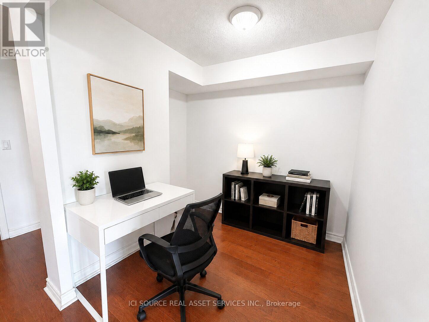 #607 33 ELM DRIVE W - 3