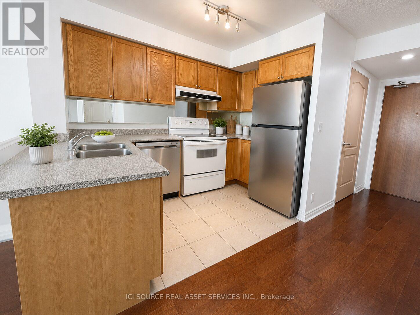 #607 33 ELM DRIVE W - 5