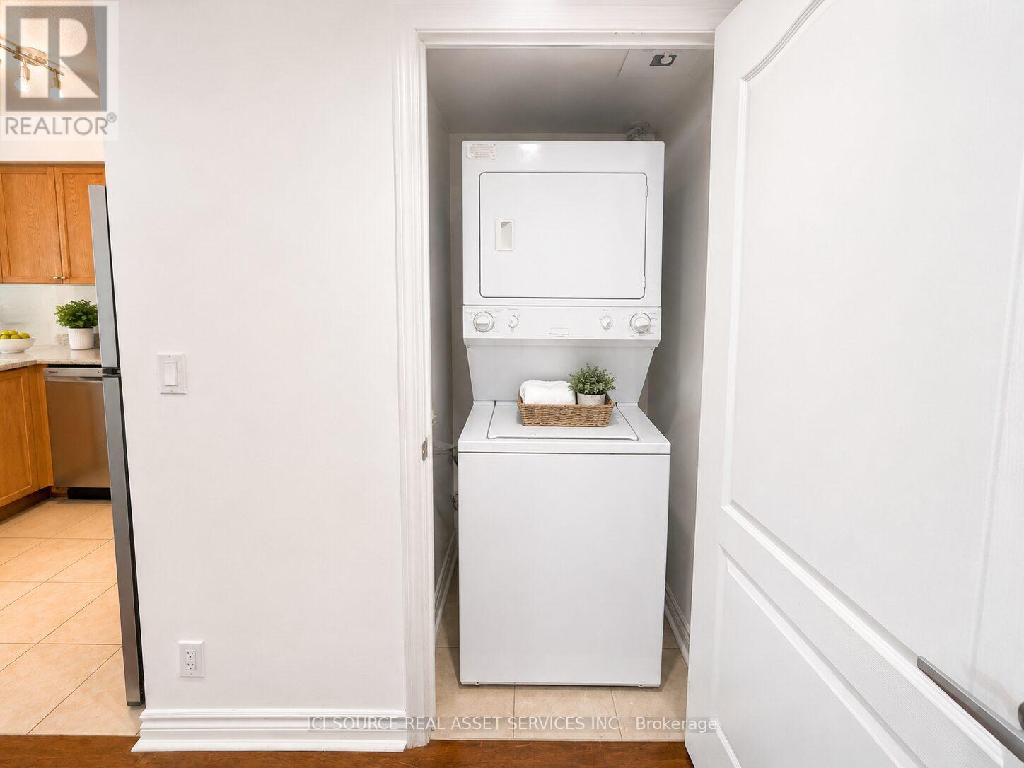 #607 33 ELM DRIVE W - 9