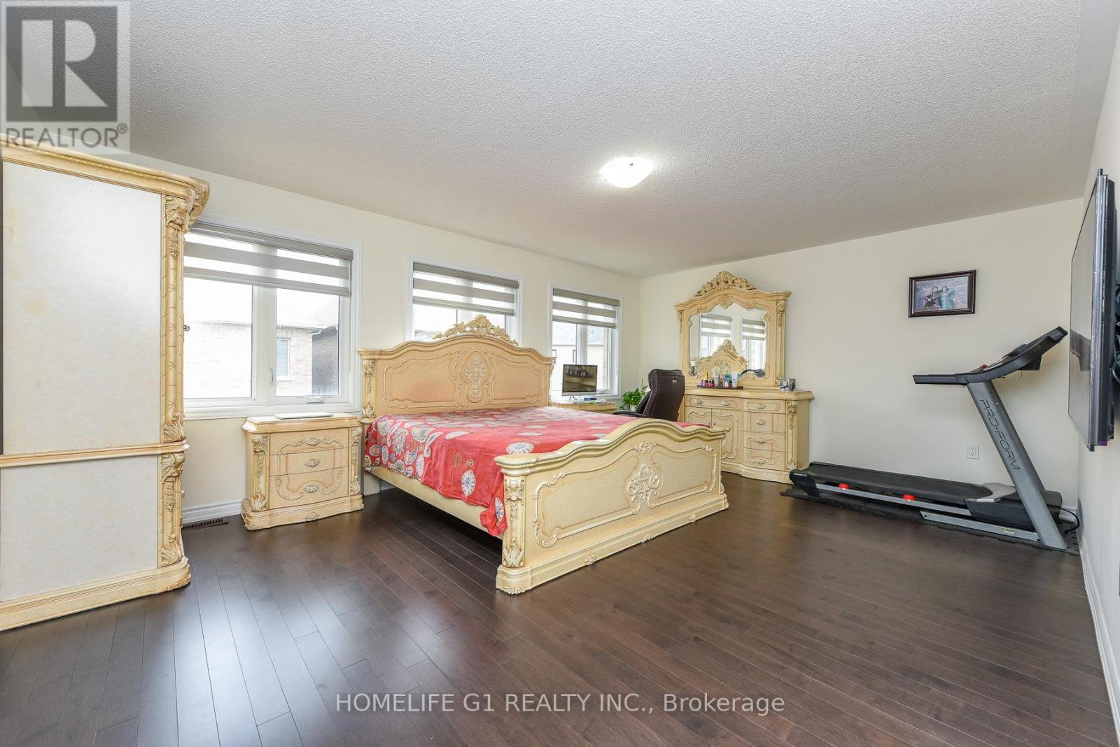 18 FASCINATION STREET - 12
