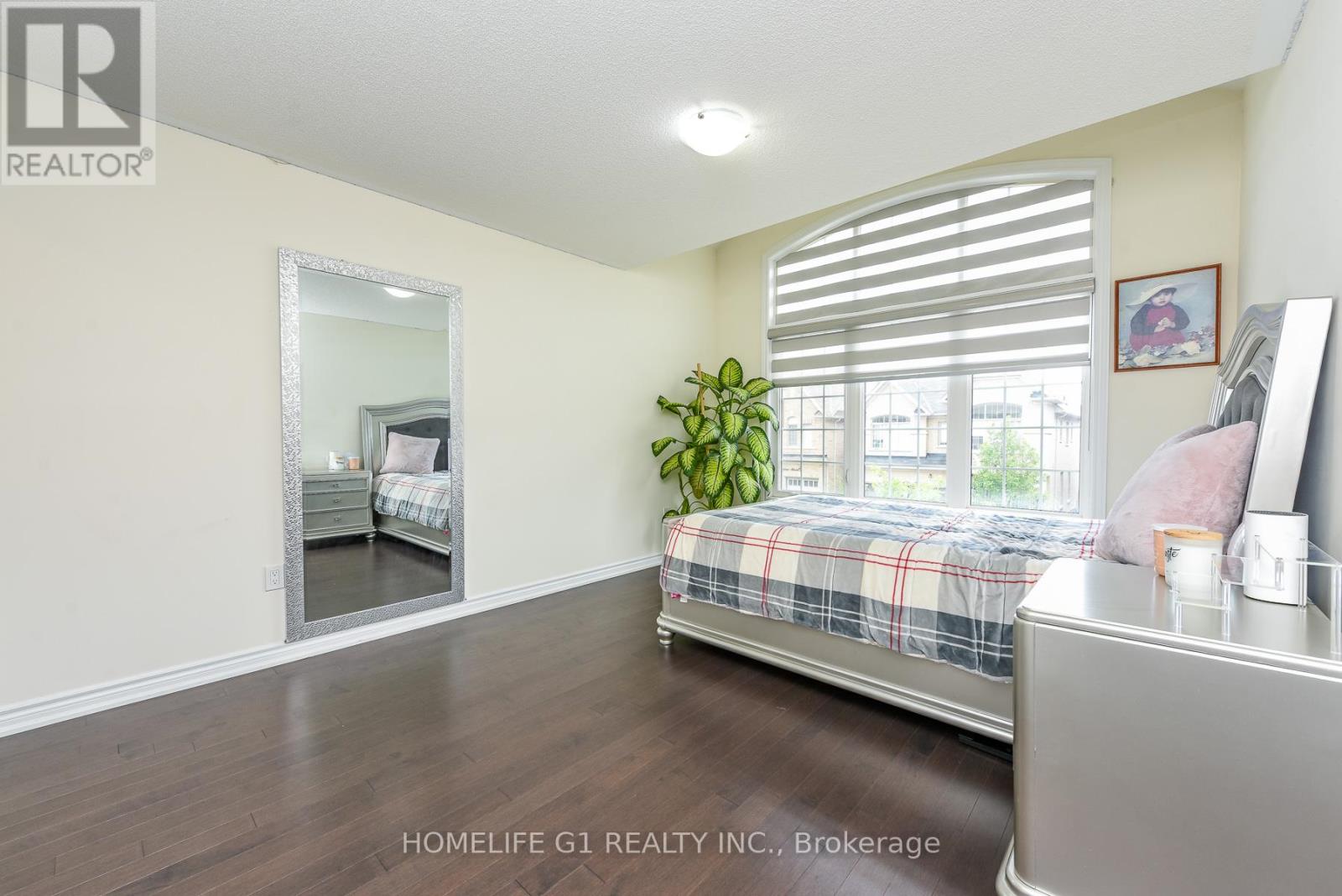 18 FASCINATION STREET - 16