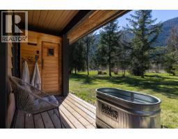 780 Green Road, Pemberton, BC V0N2L2 Photo 14