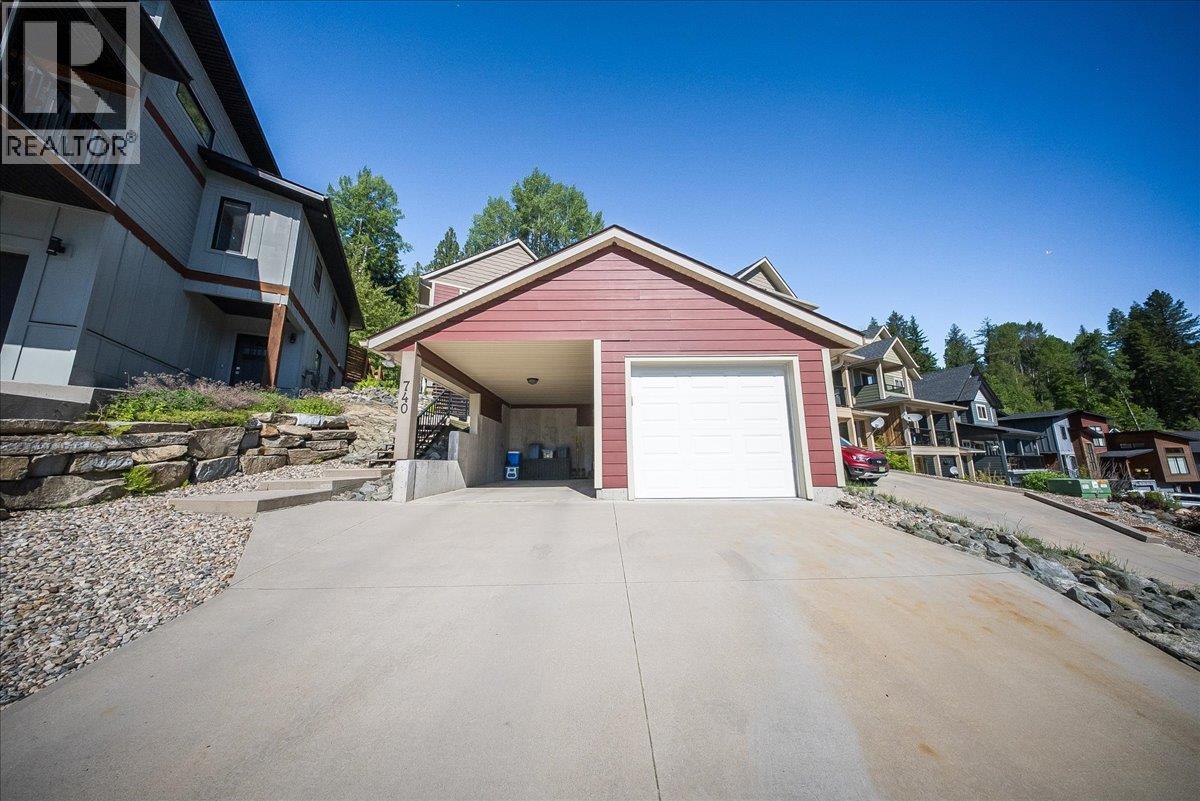 740 REDSTONE Drive - Image 3