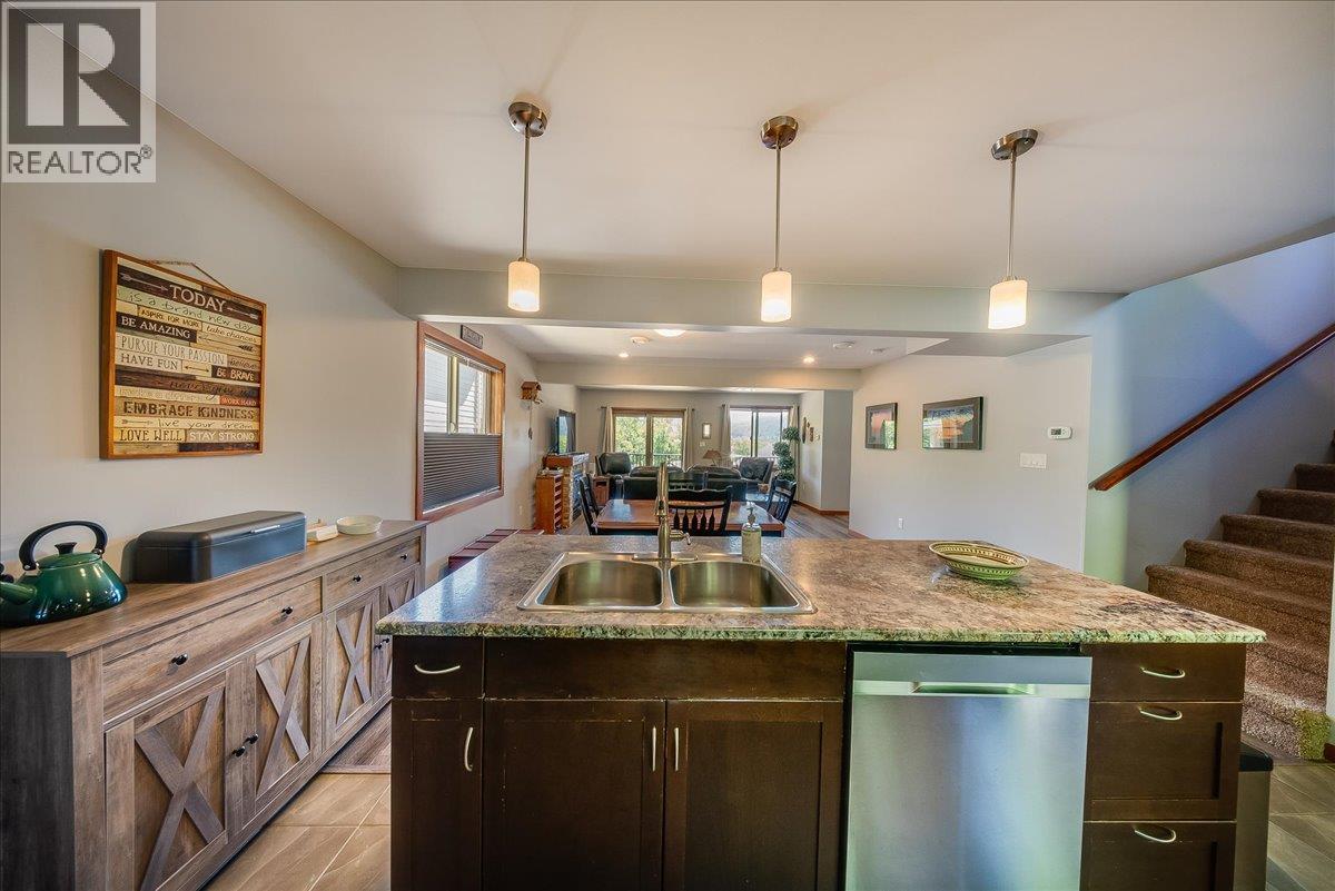 740 REDSTONE Drive - 22