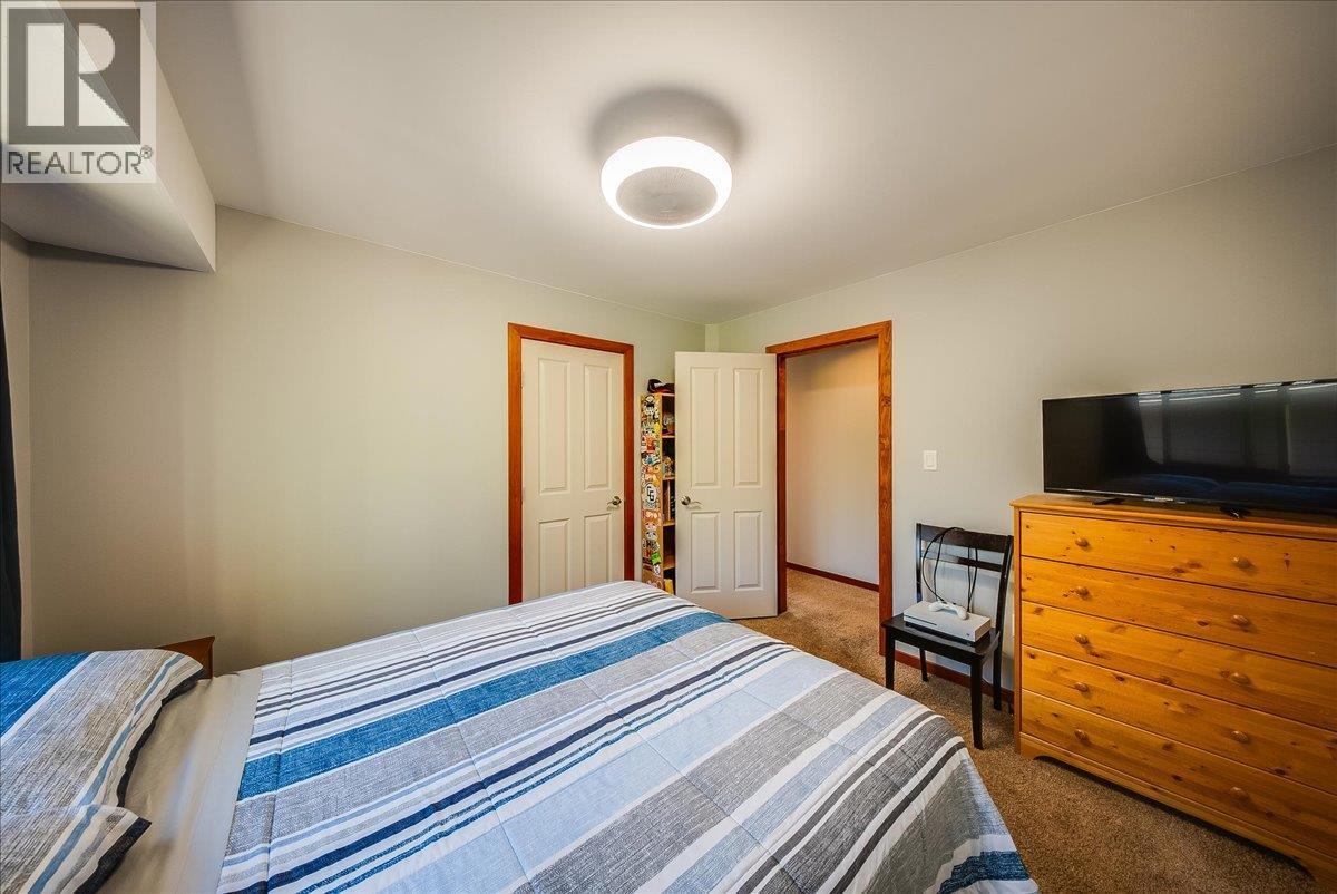 740 REDSTONE Drive - Image 32