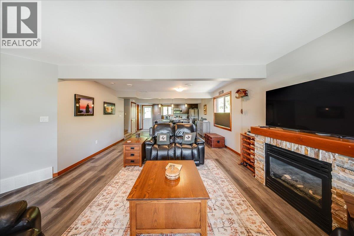740 REDSTONE Drive - Image 13
