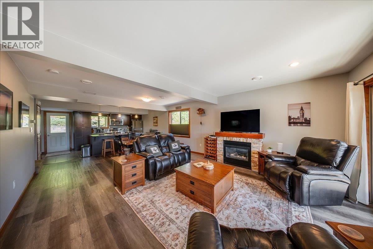 740 REDSTONE Drive - Image 11