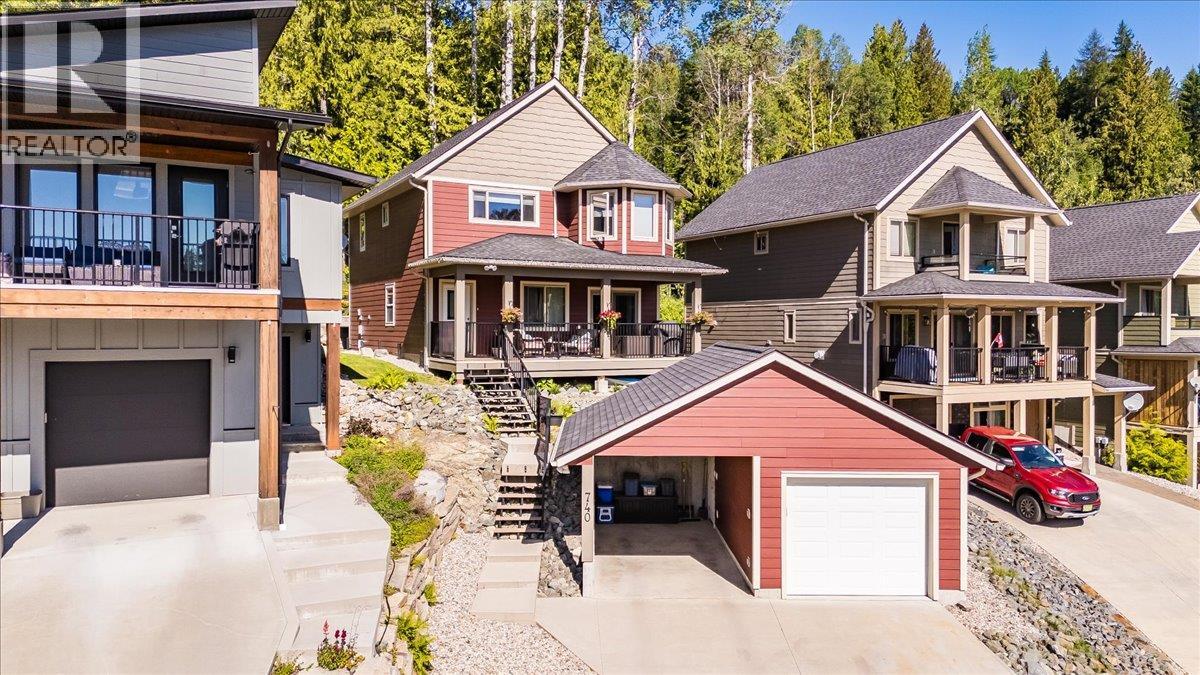 740 REDSTONE Drive - 1