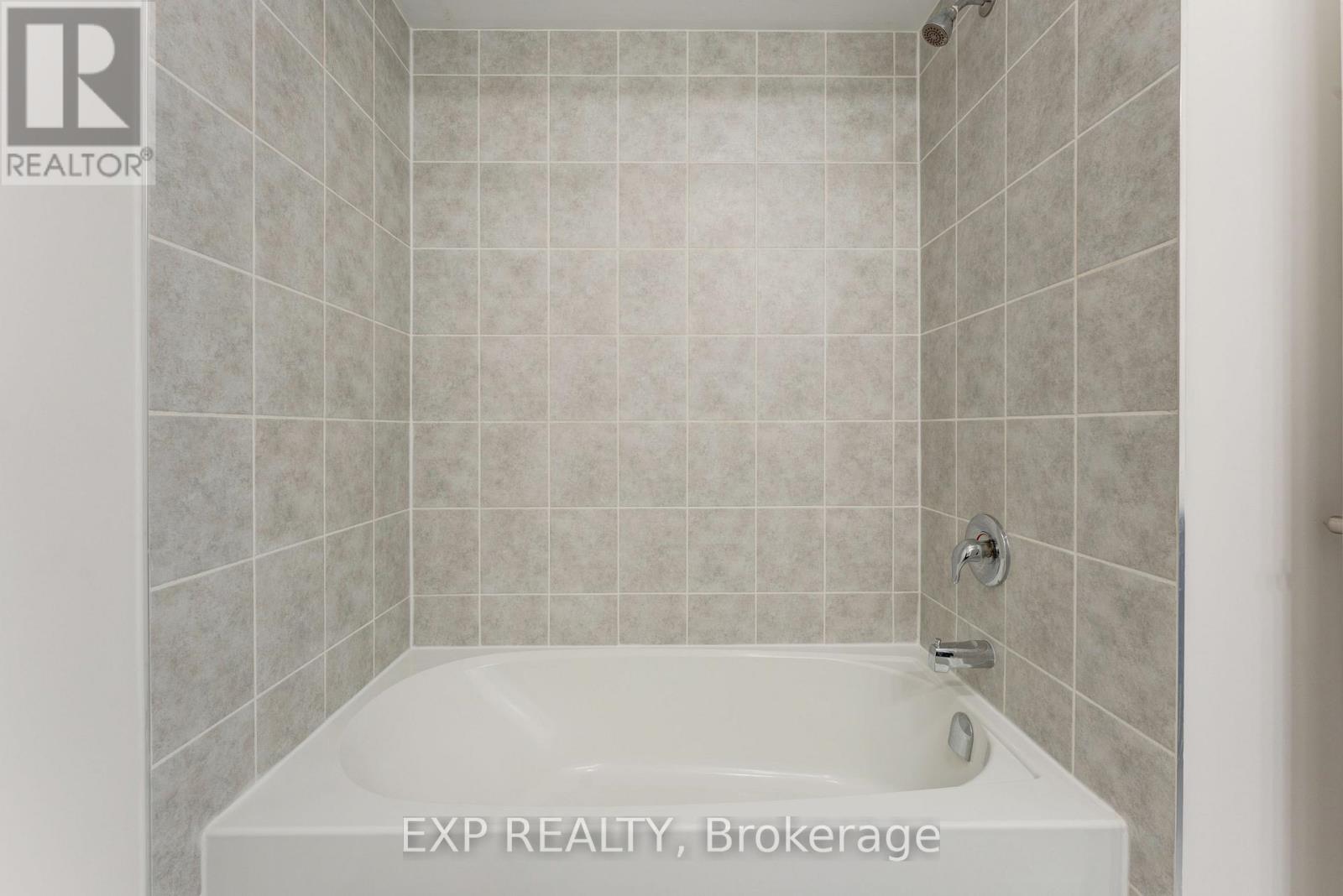 8 ROYWOOD STREET - 28