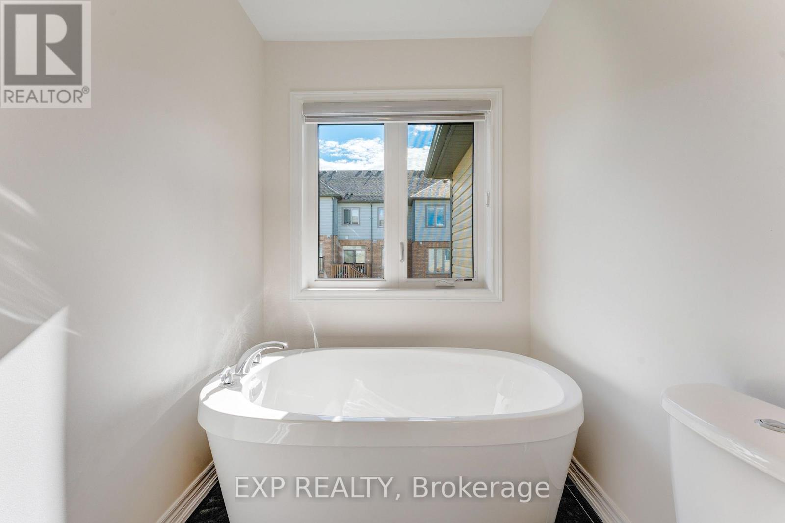 8 ROYWOOD STREET - 35