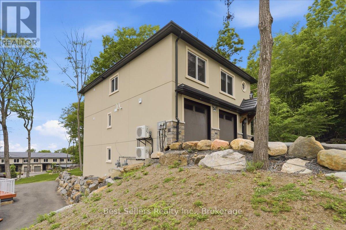 54 Florence Street West, Huntsville, ON photo 2