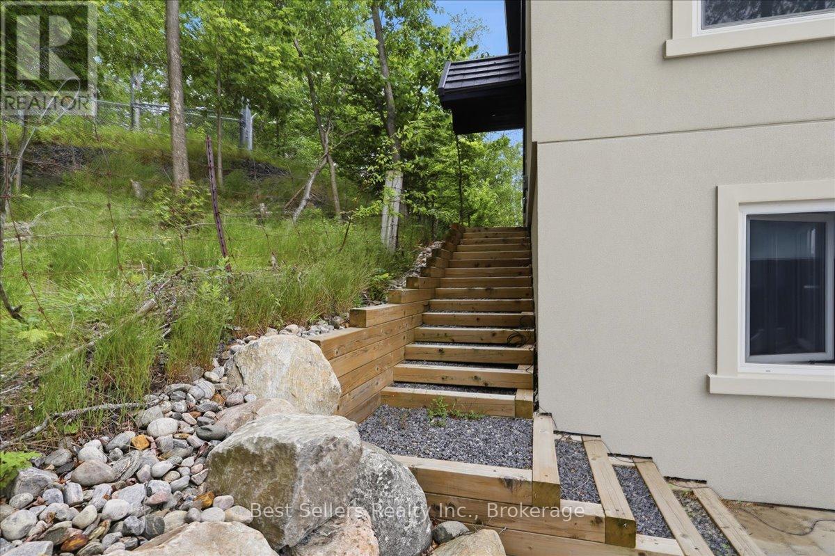 54 Florence Street West, Huntsville, ON photo 5