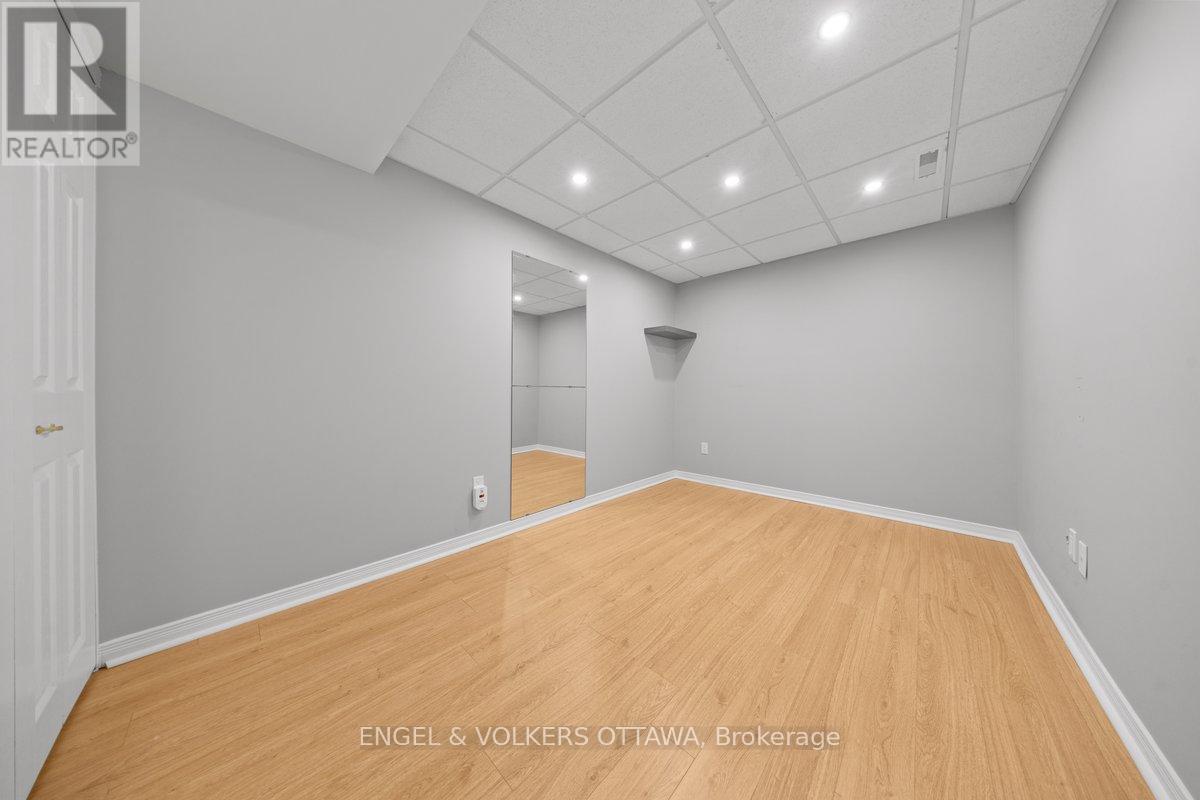 3 Bed, 2 Bath House for Sale in Ottawa – 19 WESSEX ROAD, Ottawa – MLS# X13481058 - Image 24