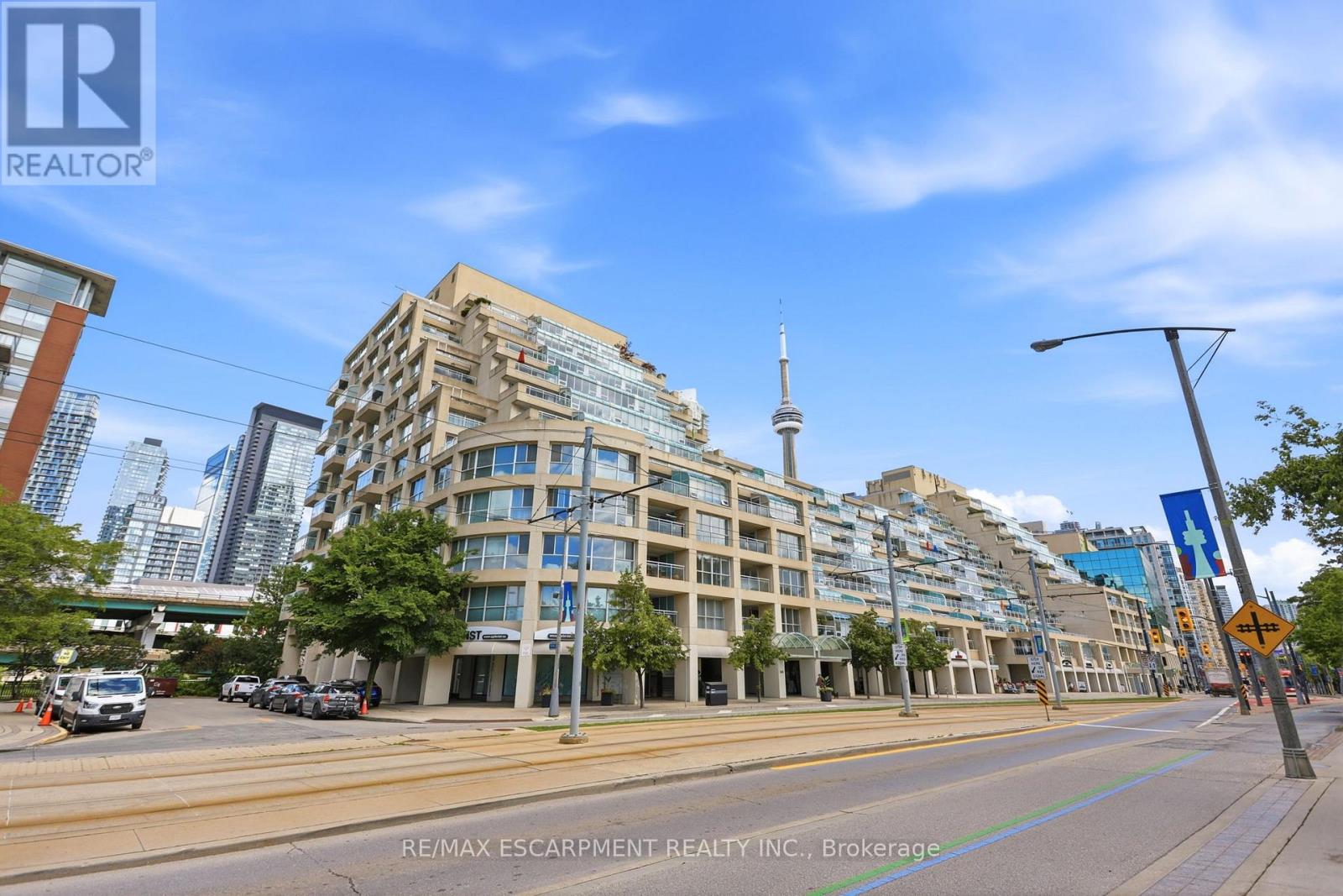 Listing photo of 803E - 460 QUEENS QUAY WAY W