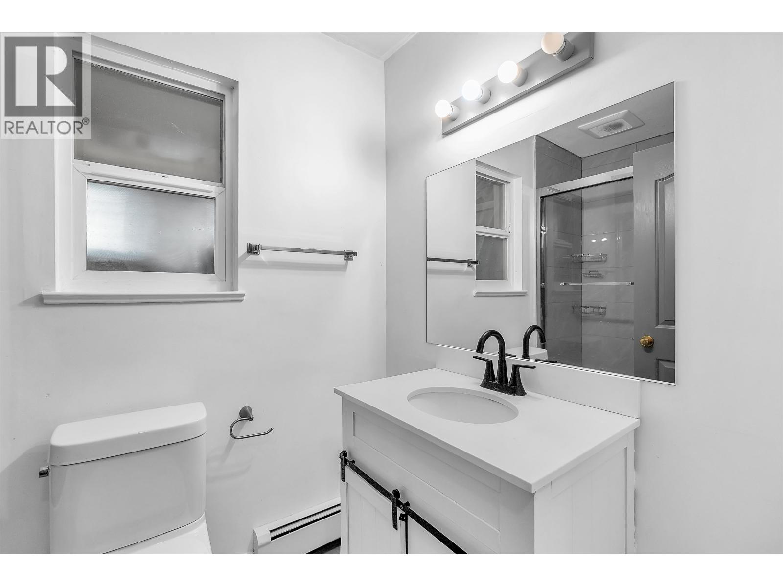 7922 16 AVENUE, Burnaby