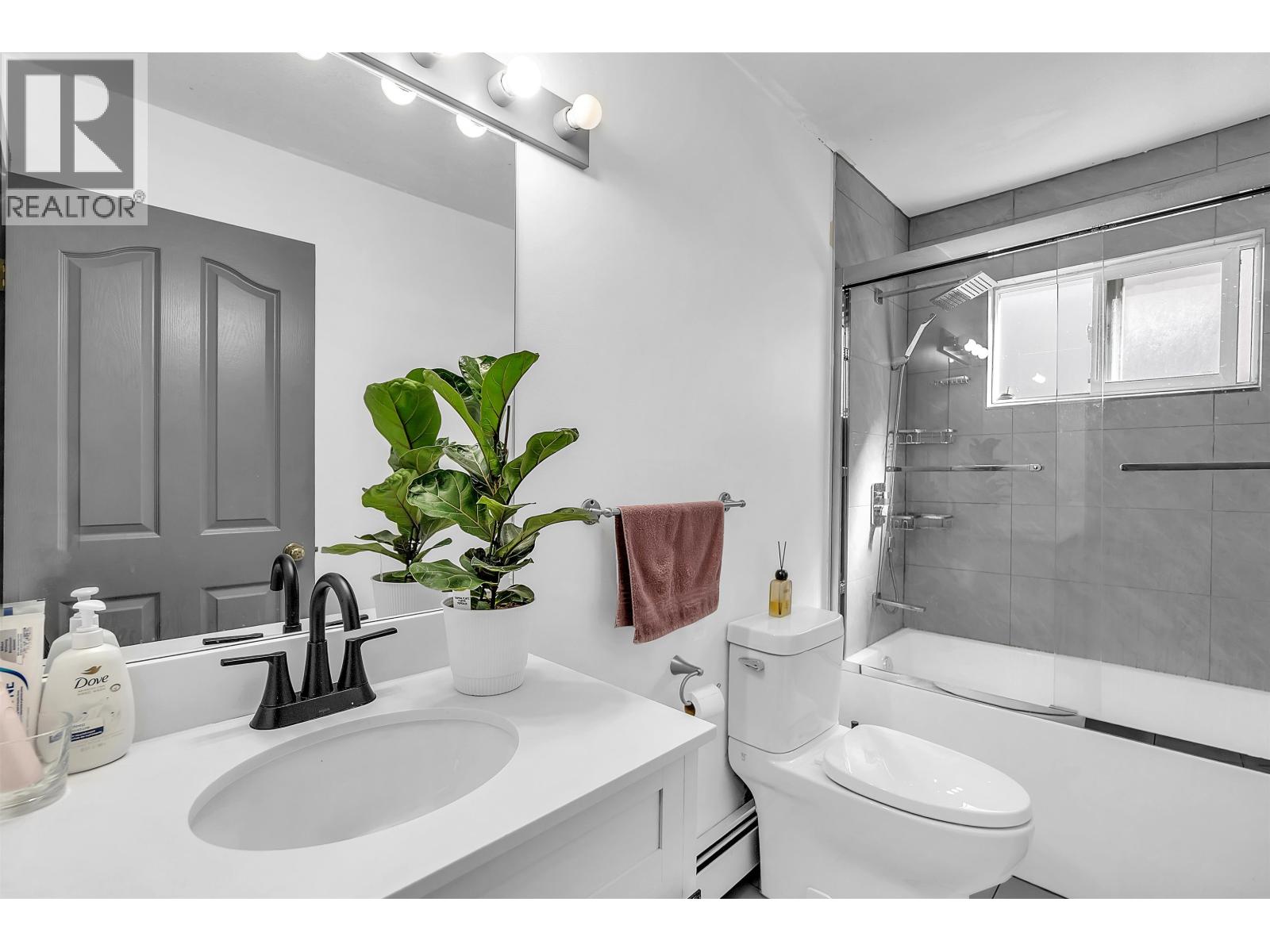 7922 16 AVENUE, Burnaby