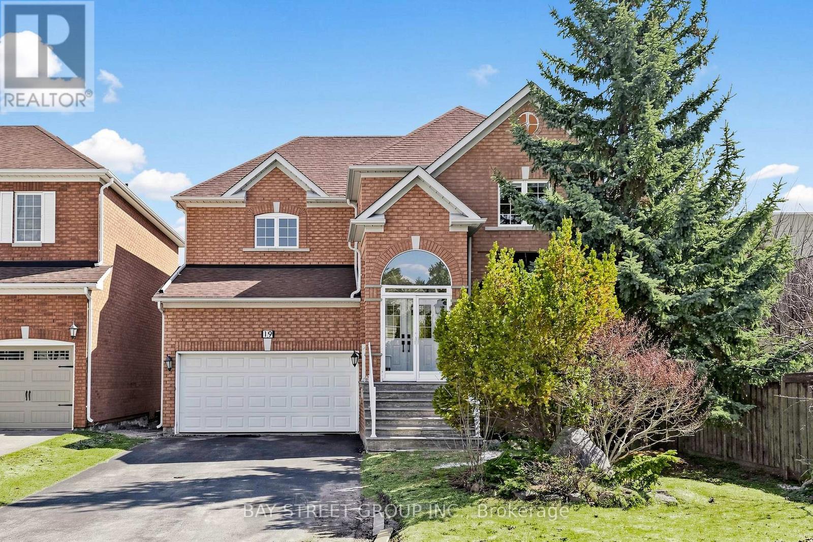 Listing photo of 19 FOUNTAIN COURT