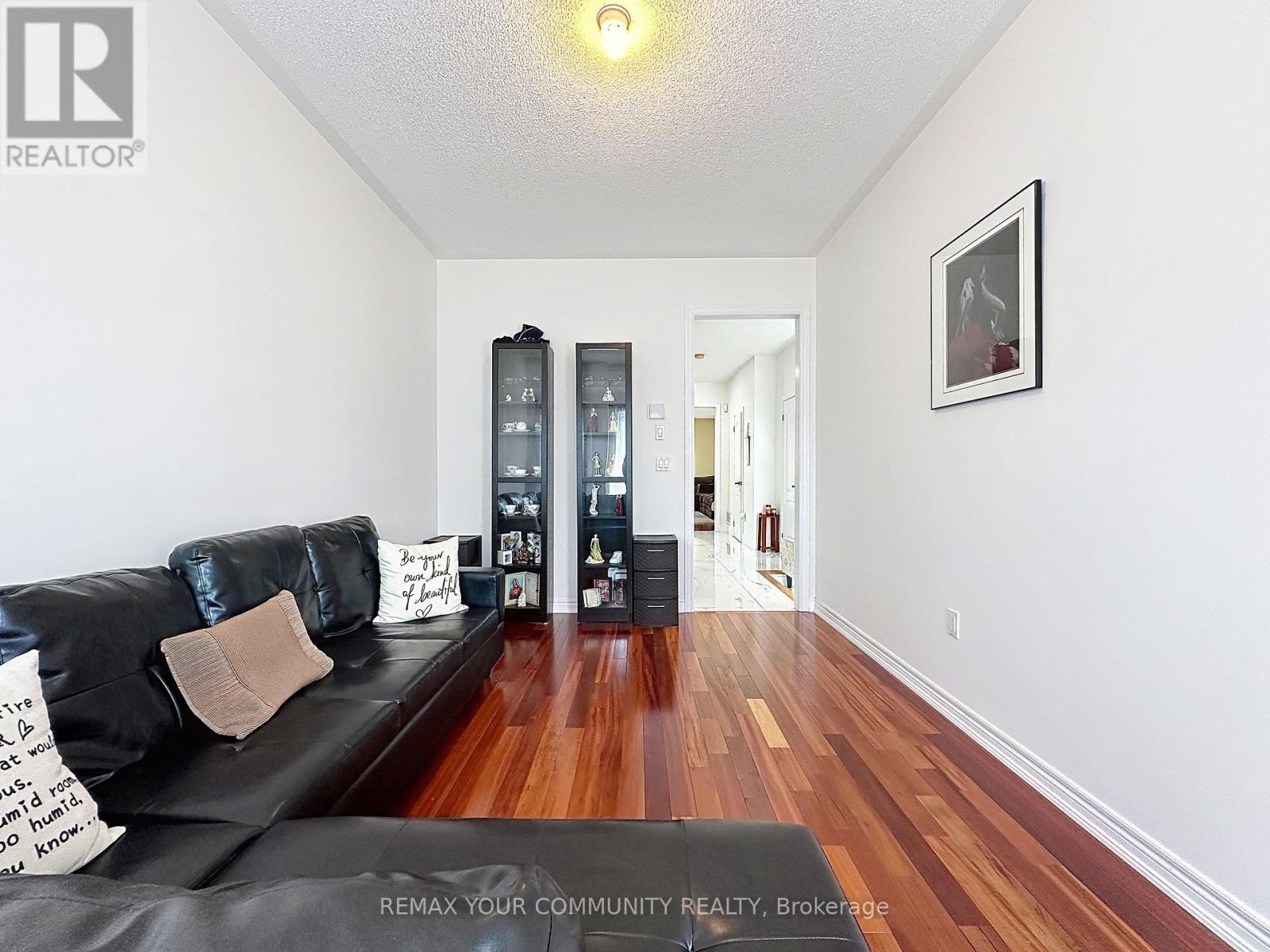 15 BELLEFONTAINE COURT - 6