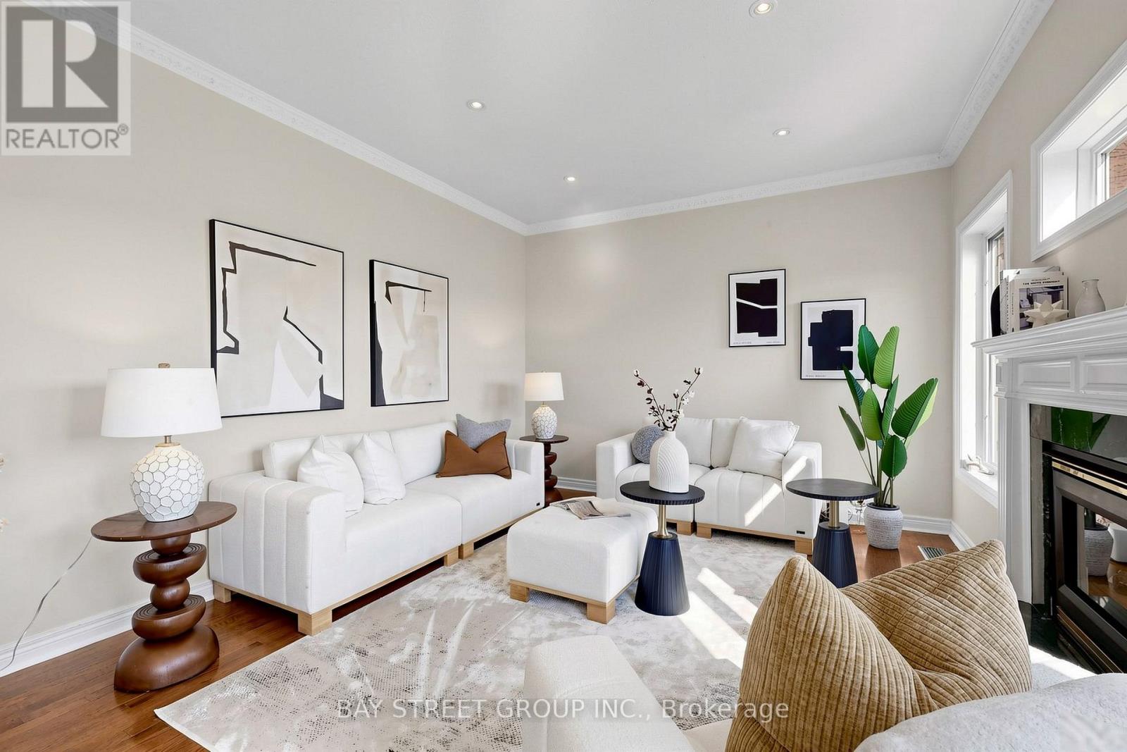 19 FOUNTAIN COURT - 10