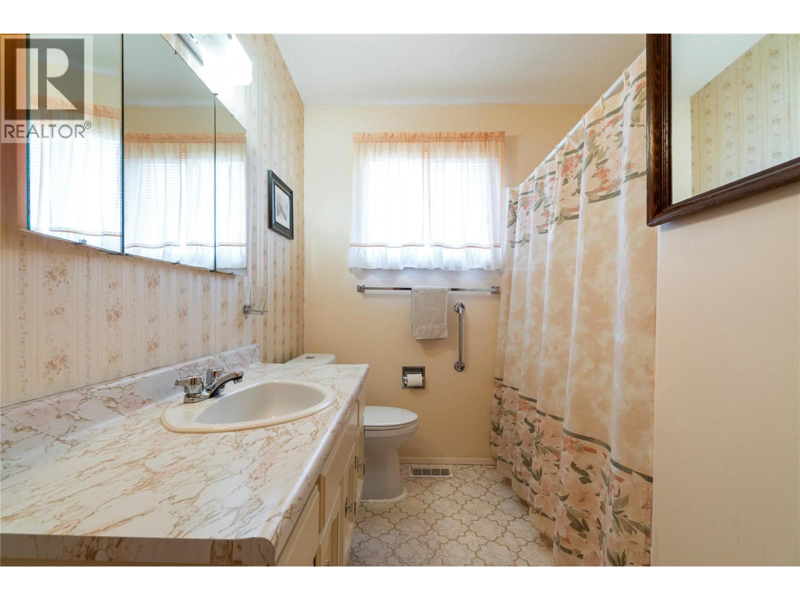  1730 36 Street Northeast, Salmon Arm