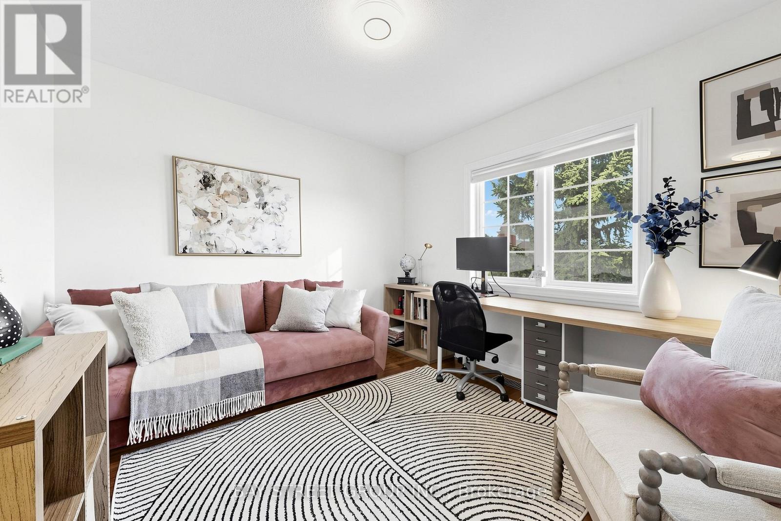 19 FOUNTAIN COURT - 35