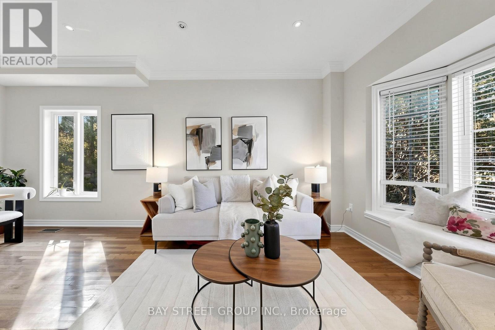 19 FOUNTAIN COURT - 6