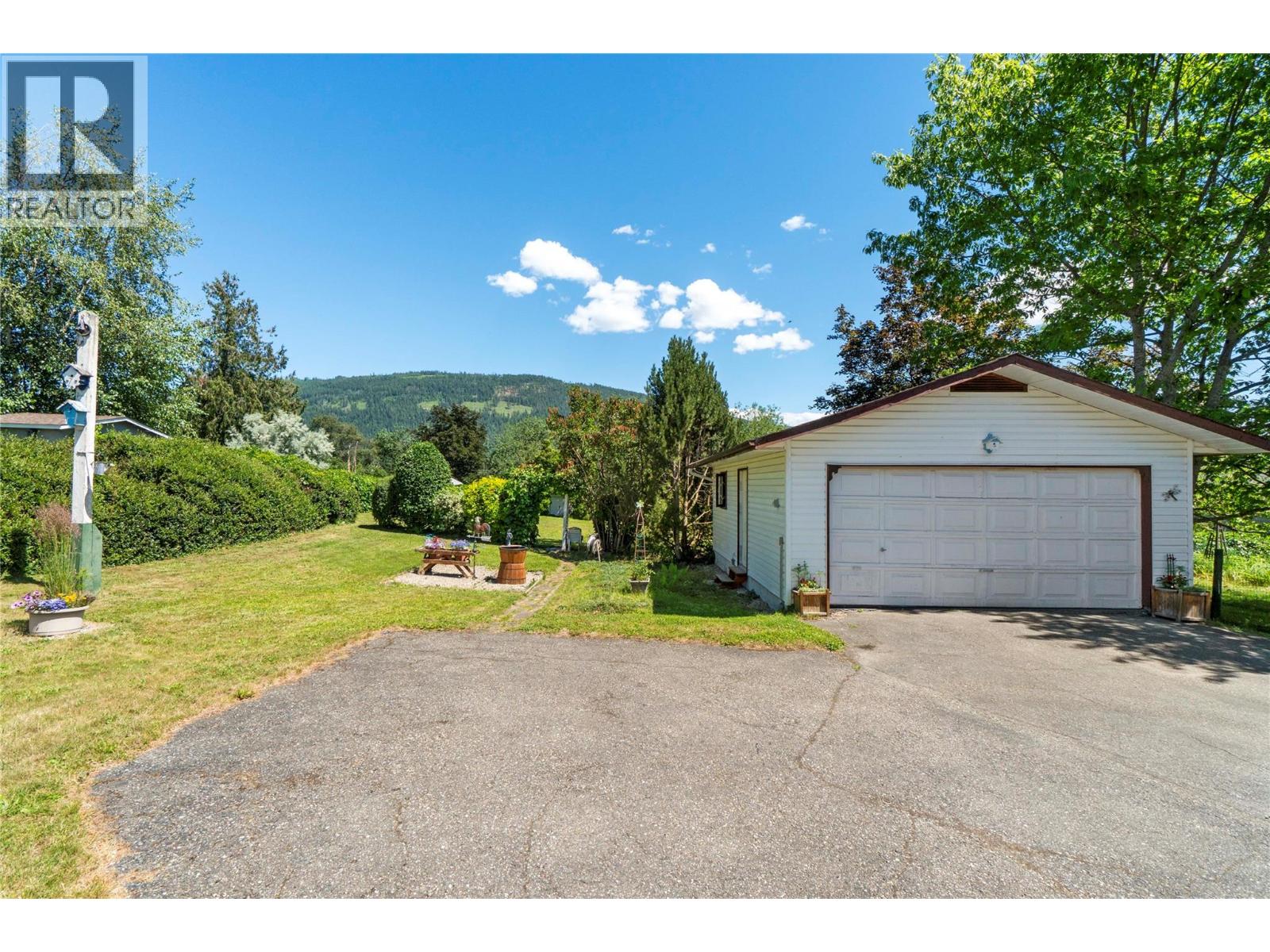  1730 36 Street Northeast, Salmon Arm